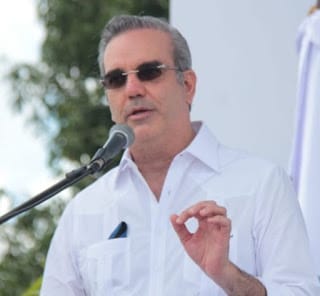 Presidente Abinader y rectora UASD dan primer picazo construcción Ciudad Universitaria en Hato Mayor