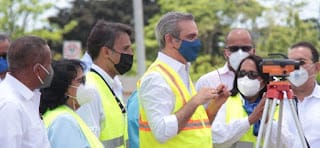 Presidente Abinader y rectora UASD dan primer picazo construcción Ciudad Universitaria en Hato Mayor