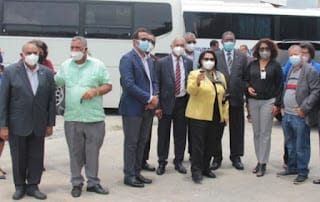 Rectora UASD entrega vehículos de transporte a funcionarios de la academia 3 Rectora UASD entrega vehículos de transporte a funcionarios de la academia