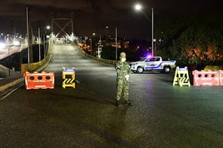 El toque de queda y restricciones seguirán una semana, dispone Luis Abinader