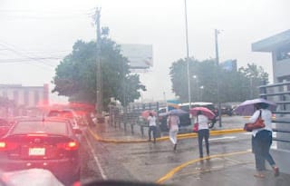 Onamet mantiene alerta para 13 provincias por vaguada 5