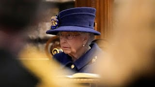 Recomiendan a la reina Isabel II dejar de beber alcohol por el bienestar de su salud 5