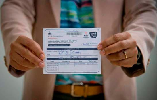 Empleados públicos no vacunados deberán presentar PCR negativa todos los lunes 5