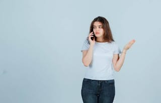 Las razones por las que los millennials odian hablar por teléfono, según estudio