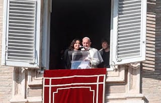 El papa invitó a los jóvenes a ser “la conciencia crítica de la sociedad” 5