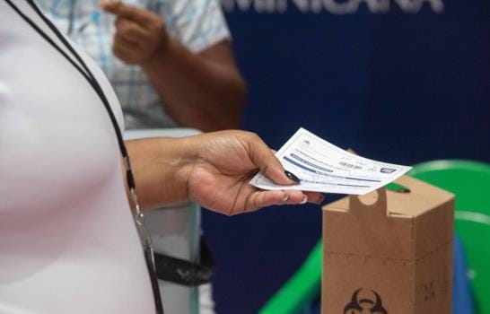 Recomiendan prudencia en festividades y dosis de refuerzo para prevenir ómicron 5