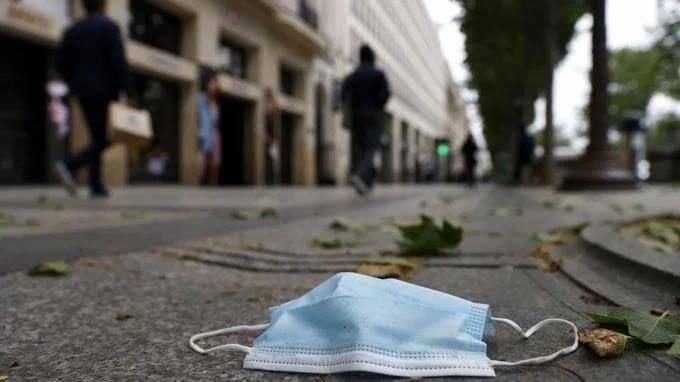 España decreta el fin de las mascarillas al aire libre 5