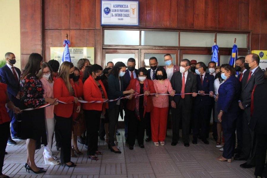 FCS-UASD INAUGURA SALA DIGITAL