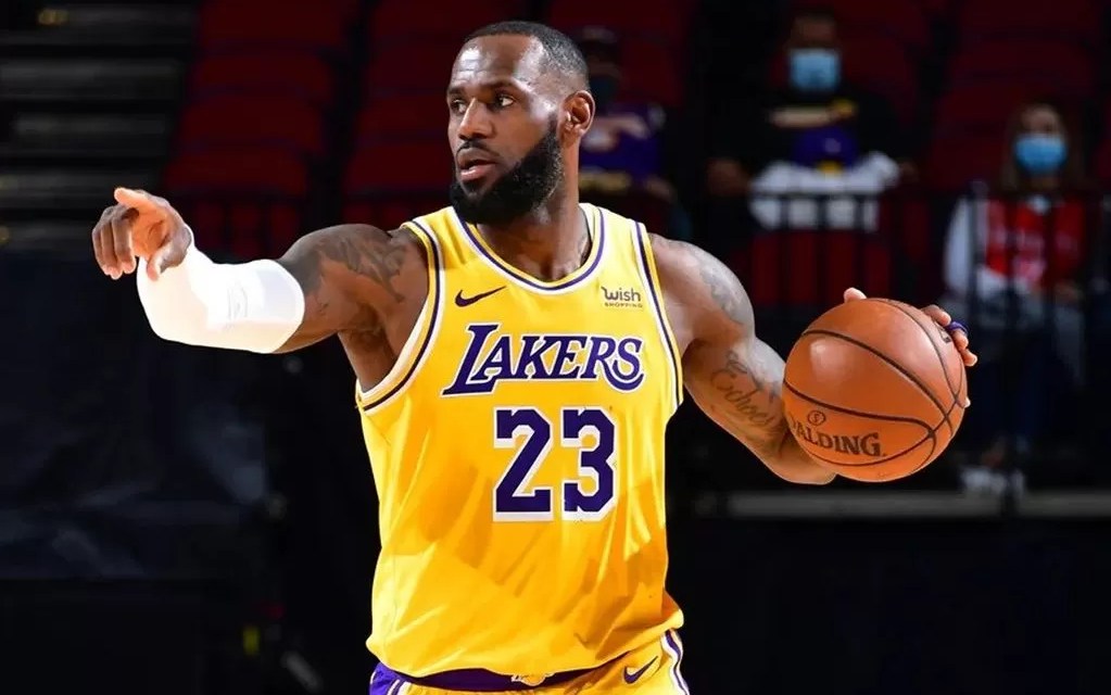 LeBron James hizo historia: superó a Kareem Abdul-Jabbar y se convirtió en el máximo anotador de la NBA