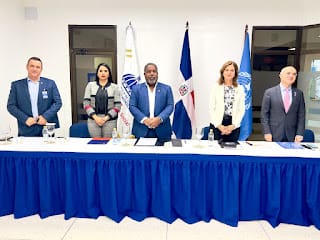 Firman acuerdo para desarrollar políticas a favor de la mujer