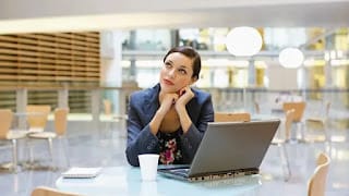 Las 12 claves para trabajar de manera más inteligente y rendir mejor en el trabajo, según la ciencia