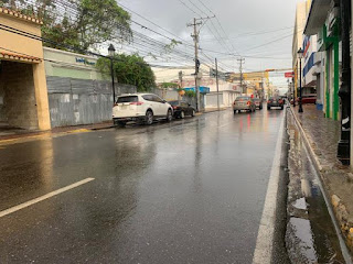 Quema de neumáticos y poco tránsito en inicio de paro en Santiago