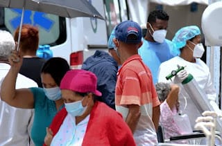 Infectólogos llaman a usar mascarilla y volver al distanciamiento 5