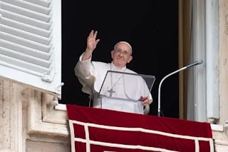 El papa Francisco dijo que la Iglesia no rechaza a los homosexuales, pero las personas dentro de la institución sí lo hacen