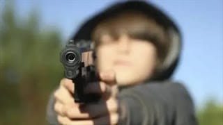 Acusan de amenaza terrorista a menor que sugirió tiroteo en las redes 5