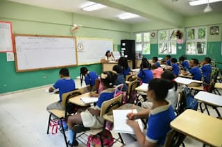 ADP denuncia brote masivo de Covid-19 en escuelas en Baní 5
