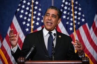 Adriano Espaillat dice gestionará edificio para sede UASD en Nueva York