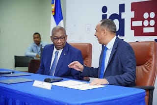 UASD pondrá en funcionamiento locales del INDOTEL como extensiones universitarias en algunas provincias 8 UASD pondrá en funcionamiento locales del INDOTEL como extensiones universitarias en algunas provincias