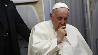 El papa deja puerta abierta a la renuncia y dice que no sería una catástrofe