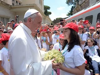 El papa Francisco pidió ayudar a los jóvenes a desarrollar un “sentido crítico” ante la constante desinformación