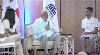 Estudiantes exponen a Roberto Fulcar su visión sobre desafíos y soluciones en educación 6 Estudiantes exponen a Roberto Fulcar su visión sobre desafíos y soluciones en educación