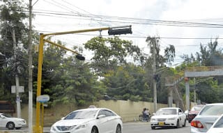 En Santiago faltan señales que orienten al conductor