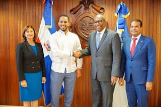 Rector UASD y Ministro de la Juventud se reúnen para asistir a alumnos vulnerables