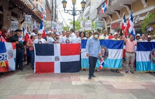 Decenas de personas piden a la comunidad internacional "resolver los problemas de Haití, en Haití"