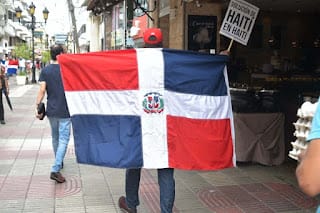 Decenas de personas piden a la comunidad internacional "resolver los problemas de Haití, en Haití"