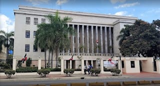 Ministerio de Educación suspende la docencia en los colegios privados 5