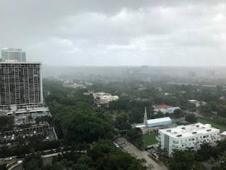 Florida declara emergencia en 24 condados ante amenaza de posible huracán 5