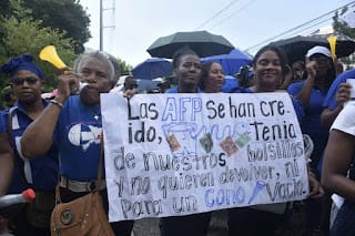 Médicos y otros sectores: “¡Basta ya de ARS y basta ya de AFP!” 8 Médicos y otros sectores: “¡Basta ya de ARS y basta ya de AFP!”