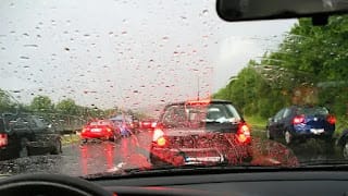 Manejar bajo la lluvia, medidas que puedes tomar para que sea seguro 5