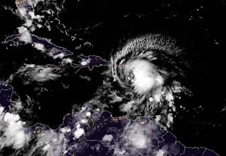 Tormenta Fiona está cerca de Puerto Rico y de convertirse en huracán 5