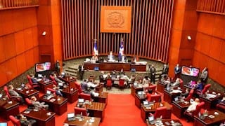 Senadores aprueban 600 millones de dólares en dos préstamos 5