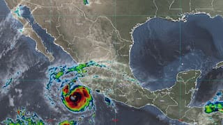 El huracán Roslyn se intensifica a categoría 3 mientras se acerca a México 5