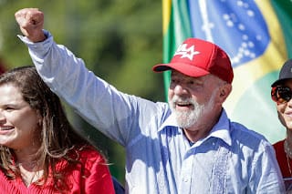 Lula gana por un estrecho margen el polarizado balotaje en Brasil
