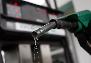 Combustibles mantendrán precios una semana más con subsidio de RD$689 millones