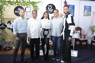 LA UASD RECINTO SANTIAGO PARTICIPA EN FERIA