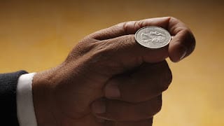 Eligen a un alcalde en EE.UU. lanzando una moneda 5