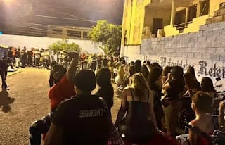 Pistoleros matan cuatro personas y hieren varias en un “teteo” próximo a un cuartel en Santiago 5