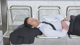 Trabajo de ensueño: empresa argentina paga por dormir una siesta en la vitrina de su local 5