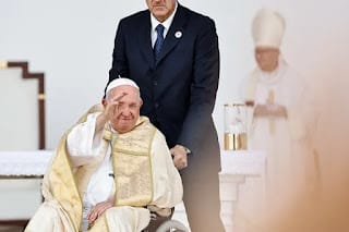 El papa Francisco pidió rechazar el “ojo por ojo, diente por diente” en una misa multitudinaria en Bahréin 8 El papa Francisco pidió rechazar el “ojo por ojo, diente por diente” en una misa multitudinaria en Bahréin