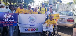Médicos y otros trabajadores marchan gritando ¡No más ARS! ¡No más AFP! 5