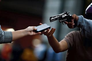 Ciudadanos denuncian crímenes en redes sociales 5