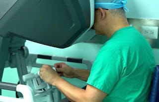 En clínica de Santiago instalan robot para cirugía urológica 5