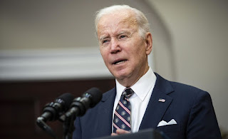 Joe Biden en la cumbre de APEC discutiendo alianzas internacionales con líderes de Japón y Corea del Sur.