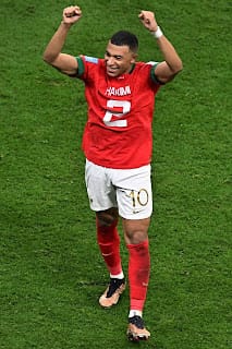 El mundo pendiente del duelo Messi-Mbappé