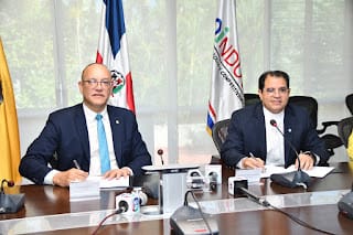 Proindustria y PUCMM firman acuerdo de colaboración.