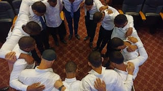 Inician carreras universitarias 13 privados de libertad becados por el Ministerio de la Juventud